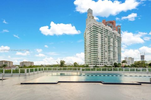 Condo in Miami Beach, Florida, 2 bedrooms  № 1897977 - photo 20