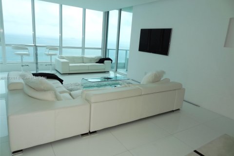 Condo in Miami Beach, Florida, 2 bedrooms  № 1897977 - photo 2