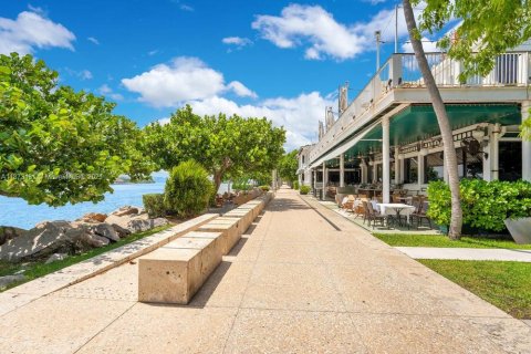 Condo in Miami Beach, Florida, 2 bedrooms  № 1897977 - photo 28