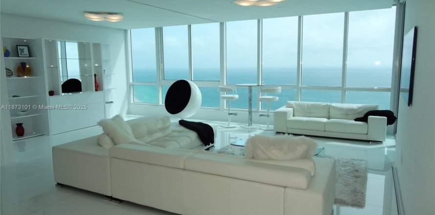 Condo in Miami Beach, Florida, 2 bedrooms  № 1897977