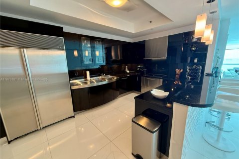 Condo in Miami Beach, Florida, 2 bedrooms  № 1897977 - photo 5