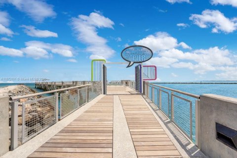 Condo in Miami Beach, Florida, 2 bedrooms  № 1897977 - photo 26