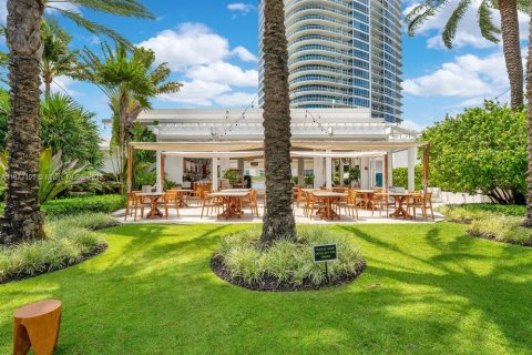 Condo in Miami Beach, Florida, 2 bedrooms  № 1897977 - photo 16