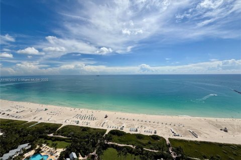 Condo in Miami Beach, Florida, 2 bedrooms  № 1897977 - photo 12
