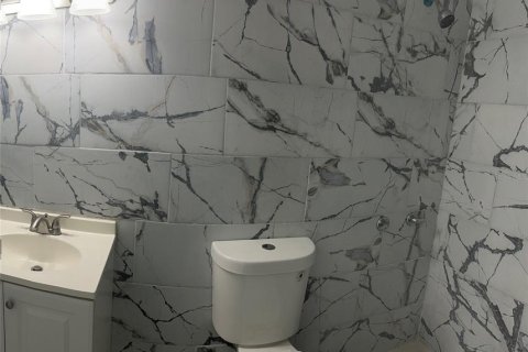 Купить виллу или дом в Холидэй, Флорида 5 комнат, 497.96м2, № 2338932 - фото 22