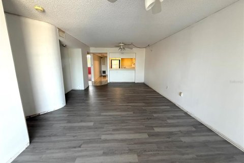 Condo in Port Richey, Florida, 2 bedrooms  № 1741079 - photo 4