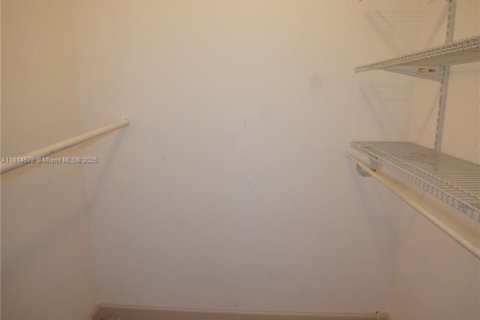 Condo in Tamarac, Florida, 2 bedrooms  № 1766368 - photo 12