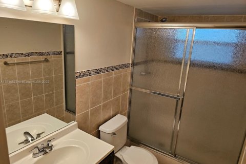 Condo in Tamarac, Florida, 2 bedrooms  № 1766368 - photo 18