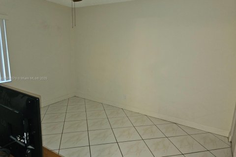 Condo in Tamarac, Florida, 2 bedrooms  № 1766368 - photo 16