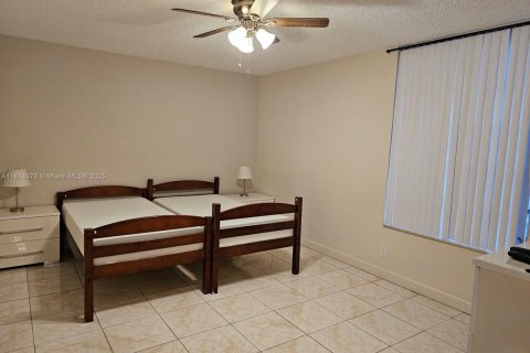 Condo in Tamarac, Florida, 2 bedrooms  № 1766368 - photo 9