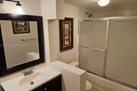 Condo in Tamarac, Florida, 2 bedrooms  № 1766368 - photo 11
