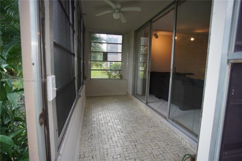 Condo in Tamarac, Florida, 2 bedrooms  № 1766368 - photo 19