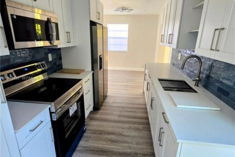 Villa ou maison à vendre à North Miami Beach, Floride: 3 chambres, 103.12 m2 № 2042688 - photo 15