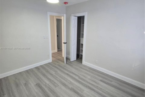 Villa ou maison à vendre à North Miami Beach, Floride: 3 chambres, 103.12 m2 № 2042688 - photo 4