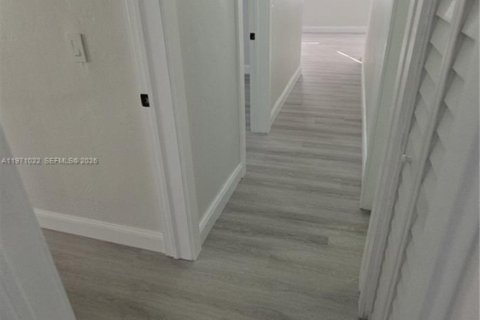 Villa ou maison à vendre à North Miami Beach, Floride: 3 chambres, 103.12 m2 № 2042688 - photo 2