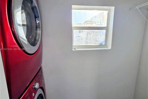 Villa ou maison à vendre à North Miami Beach, Floride: 3 chambres, 103.12 m2 № 2042688 - photo 13