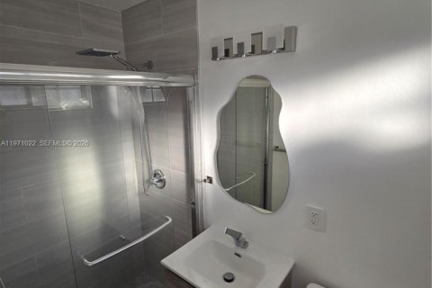 Villa ou maison à vendre à North Miami Beach, Floride: 3 chambres, 103.12 m2 № 2042688 - photo 12