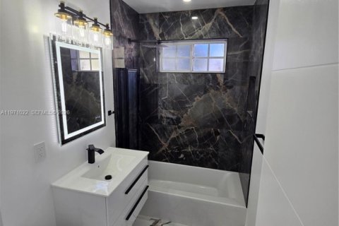 Villa ou maison à vendre à North Miami Beach, Floride: 3 chambres, 103.12 m2 № 2042688 - photo 5