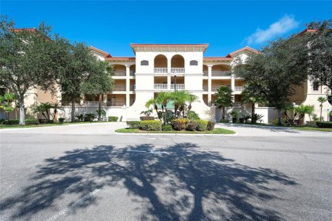 Condo in Lakewood Ranch, Florida, 2 bedrooms № 2396094 - photo 2