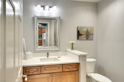 Condo in Lakewood Ranch, Florida, 2 bedrooms № 2396094 - photo 11