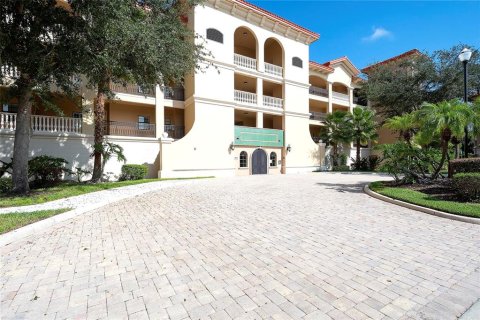 Condo in Lakewood Ranch, Florida, 2 bedrooms № 2396094 - photo 30