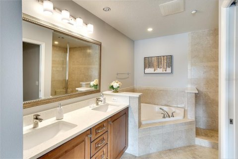 Condo in Lakewood Ranch, Florida, 2 bedrooms № 2396094 - photo 21