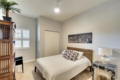 Condo in Lakewood Ranch, Florida, 2 bedrooms № 2396094 - photo 8