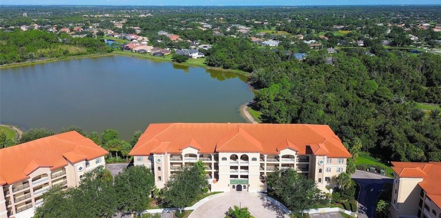 Condo in Lakewood Ranch, Florida, 2 bedrooms № 2396094