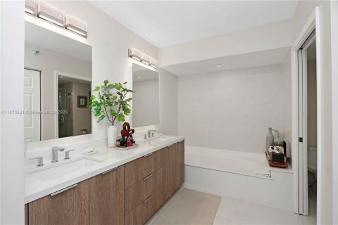 Copropriété à vendre à Aventura, Floride: 2 chambres, 126.81 m2 № 1927189 - photo 11
