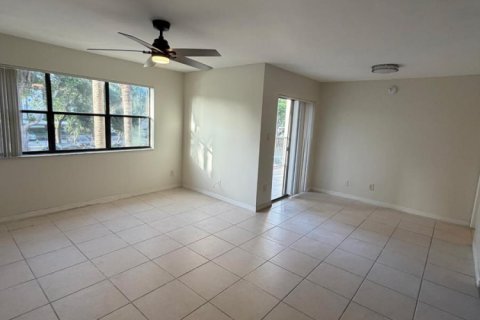 Condominio en Hollywood, Florida, 1 dormitorio № 2190397