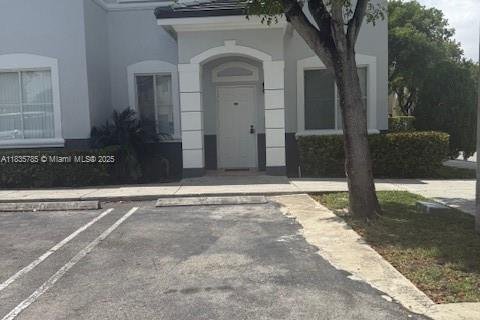 Townhouse in Miami Lakes, Florida 3 bedrooms № 1818609 - photo 4