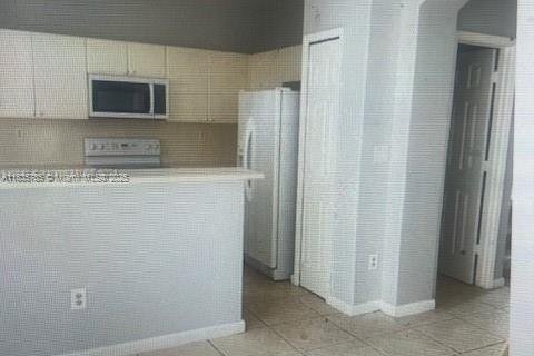 Townhouse in Miami Lakes, Florida 3 bedrooms № 1818609 - photo 5