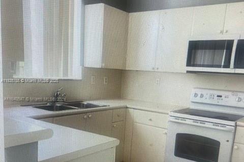 Townhouse in Miami Lakes, Florida 3 bedrooms № 1818609 - photo 6