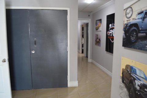 Купить коммерческую недвижимость в Санрайз, Флорида № 2249447 - фото 15