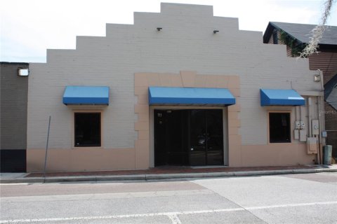 Propiedad comercial en alquiler en Gainesville, Florida, 293.48 m2 № 1732554 - foto 1