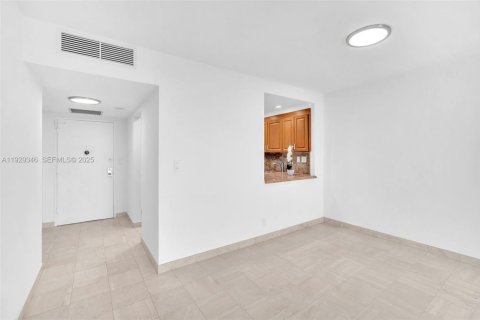 Copropriété à louer à Hallandale Beach, Floride: 1 chambre, 76.92 m2 № 1987616 - photo 7