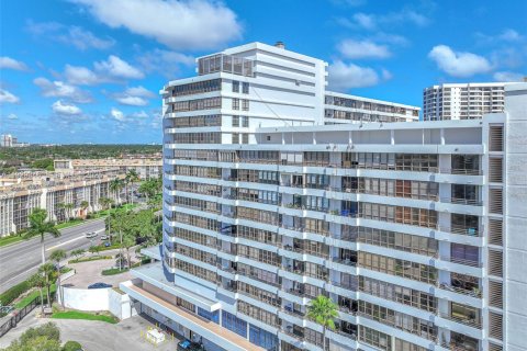 Copropriété à louer à Hallandale Beach, Floride: 1 chambre, 76.92 m2 № 1987616 - photo 26