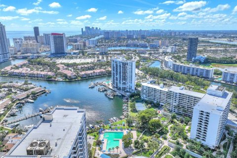 Copropriété à louer à Hallandale Beach, Floride: 1 chambre, 76.92 m2 № 1987616 - photo 27