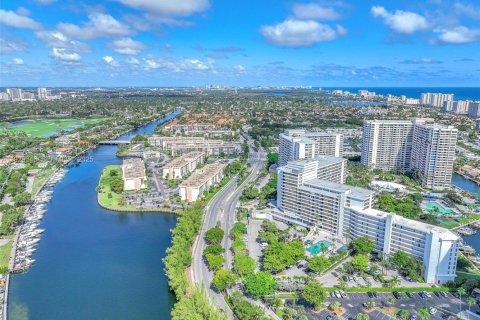 Copropriété à louer à Hallandale Beach, Floride: 1 chambre, 76.92 m2 № 1987616 - photo 24