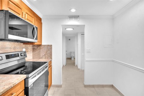 Copropriété à louer à Hallandale Beach, Floride: 1 chambre, 76.92 m2 № 1987616 - photo 4