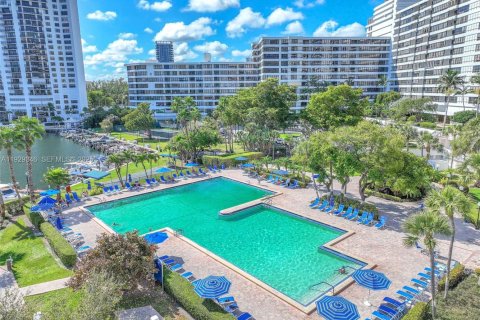 Copropriété à louer à Hallandale Beach, Floride: 1 chambre, 76.92 m2 № 1987616 - photo 25