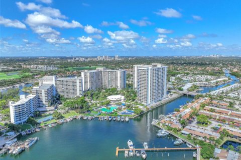 Copropriété à louer à Hallandale Beach, Floride: 1 chambre, 76.92 m2 № 1987616 - photo 28