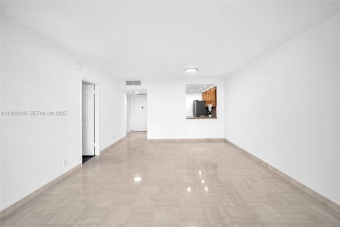 Copropriété à louer à Hallandale Beach, Floride: 1 chambre, 76.92 m2 № 1987616 - photo 16