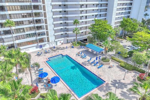 Copropriété à louer à Hallandale Beach, Floride: 1 chambre, 76.92 m2 № 1987616 - photo 22