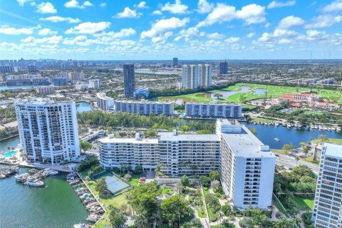 Copropriété à louer à Hallandale Beach, Floride: 1 chambre, 76.92 m2 № 1987616 - photo 20