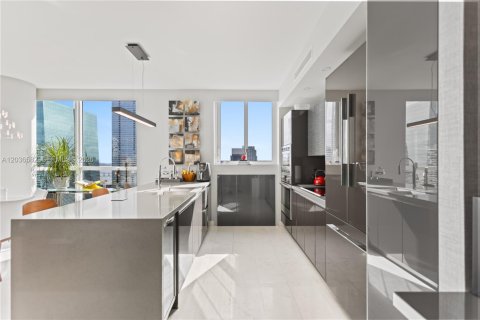 Condo à Miami, Floride, 3 chambres  № 2084518