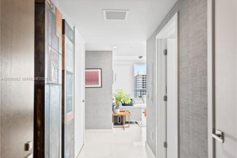 Copropriété à vendre à Miami, Floride: 3 chambres, 147.99 m2 № 2084518 - photo 2