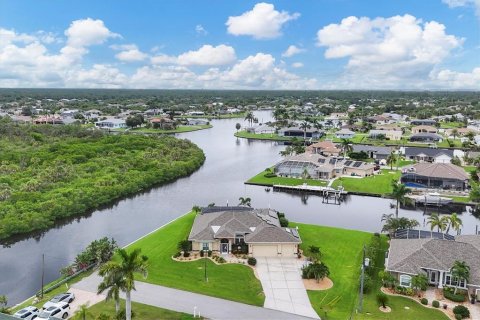 Villa ou maison à vendre à Port Charlotte, Floride: 3 chambres, 201.69 m2 № 1911016 - photo 1