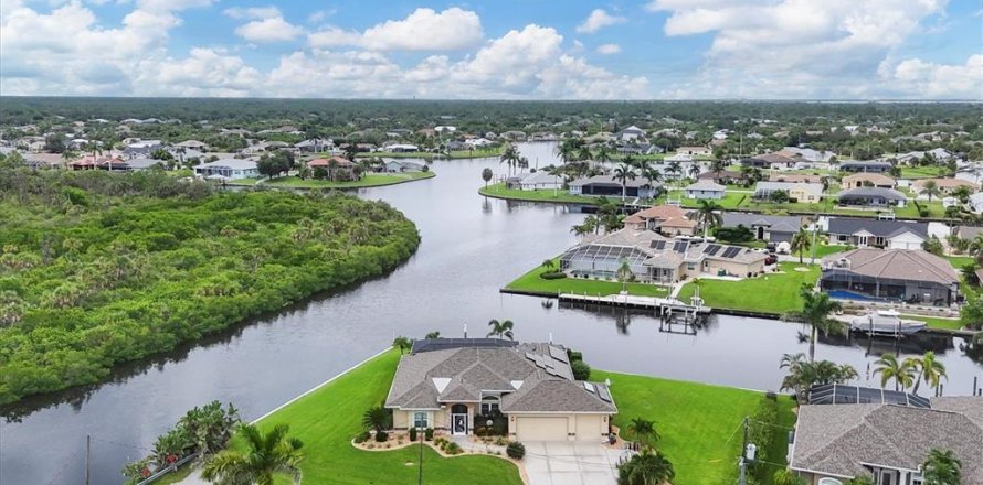 Villa ou maison à Port Charlotte, Floride 3 chambres, 201.69 m2 № 1911016