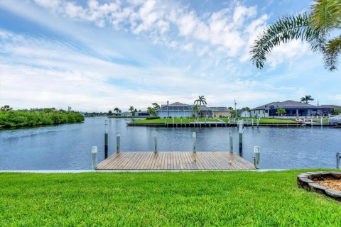 Villa ou maison à vendre à Port Charlotte, Floride: 3 chambres, 201.69 m2 № 1911016 - photo 2